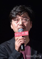 [포토] 레드카펫, 깜짝 사회맡은 봉만대 감독