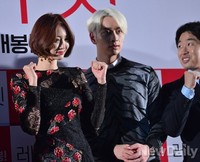 [포토] 레드카펫, 화이팅 외치는 고준희 바라보는 조달환