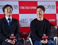 [포토] 레드카펫, 울렁증에 어색한 미소짓는 오정세