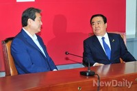 [포토] 새누리당 대표실에서 만난 김무성-문희상
