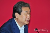 [포토] 인사말하는 김무성 새누리당 대표