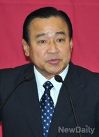 [포토] 새누리당 의원총회 참석한 이완구 원내대표