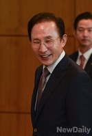 [포토] 이명박 전 대통령, 美 방문차 출국