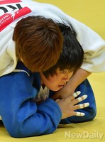 [인천AG] 북한 여자 유도 단체전 한국에 0-5 패배