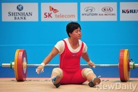 [인천AG] 여자역도, 1차시기 실패 하는 북한의 조복향