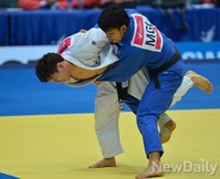 [인천AG] 남자 유도 단체전..몽골 누르고 은메달 확보