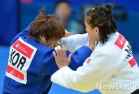 [인천AG] 몽골선수의 주먹에 얼굴 맞는 김성연 선수