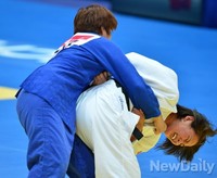 [인천AG] 여자 유도단체전 결승 진출, 젖먹던 힘까지..