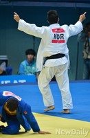 [인천AG] 남자 유도단체전, 승자와 패자