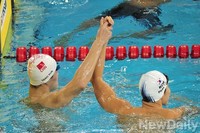 [인천AG] 400M 결승, 박태환 손을 들어주는 라이벌 쑨양