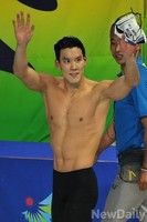 [인천AG] 400M 결승, 팬들의 환호에 두손들어 답하는 박태환