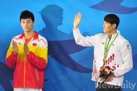 [인천AG] 400M 결승시상식, 팬들에게 화답하는 박태환