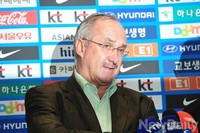 [포토] 슈틸리케 한국대표팀 감독 '본격적인 행보'