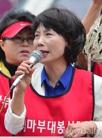 [포토] 김현의원 규탄 기자회견 가지는 주옥순 엄마부대 대표