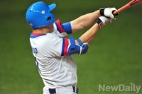 [인천AG] 아시안게임 야구, 첫타석에 안타치는 손아섭