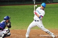 [인천AG] 첫타석 데드볼 맞는 김민성 선수