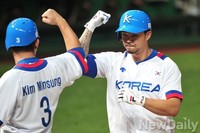 [인천AG] 아시안게임 야구, 오재원 '콜드게임 예보 홈런'