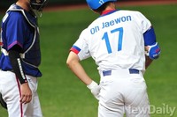 [인천AG] 오재원 몸에 맞는볼 