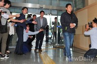 [포토] 대질 조사위해 경찰서 들어서는 세월호유족