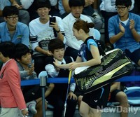 [인천AG] 학생들의 응원 받으며 입장하는 성지현 선수