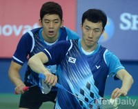 [인천AG] 남자 복식 배드민턴, 유연성-이용대 8강 진출