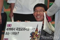 [포토] 토론장에 등장한 교과서 국정화  반대 피켓