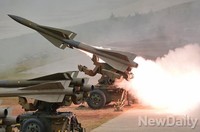 [포토] 적기를 향해 날아가는 호크미사일