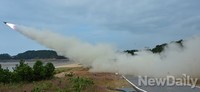 [포토] 순식간에 적기를 향해 날아가는 호크 미사일