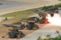 [포토] 불 뿜으며 날아가는 호크 미사일