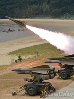 [포토] 화염 뿜으며 날아가는 호크 미사일