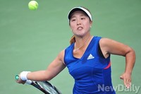 [인천AG] 테니스 여자단식, 이예라 '강한 포핸드 공격'