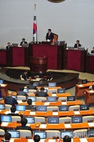 [포토] 반쪽 국회에서 모두발언 하는 정의화 국회의장