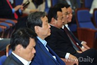 [포토] 침통한 표정의 새누리당 김무성 대표