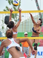 [인천AG] 여자비치발리볼, 위에 유안의 공격 막는 윤혜숙-이은아