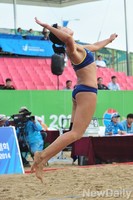 [인천AG] 여자비치발리볼, 위에 유안의 '용수철 서브'