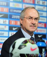 [포토] 슈틸리케 감독, 축구 A대표팀 명단 발표