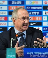 [포토] 슈틸리케 감독, 1기 명단발표 '박주영 제외'