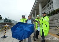 [포토] 국회로 돌진한 어버이연합