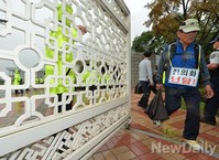 [포토] 국회에서 쫒겨나는 어버이연합회원
