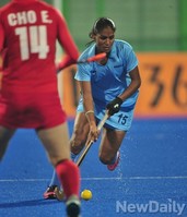 [인천AG] 여자하키, 1점차 뒤진 인도 '매서운 공격'