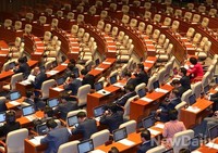 [포토] 野의원 불참으로 연기되고 있는 국회 본회의