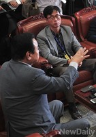 [포토] 면담중인 이완구 대표와 전명선 대책위 위원장