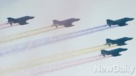 [포토] 국군의날 축하비행하는 팬텀 전투기