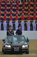 [포토] 국군의 날, 열병하는 朴대통령