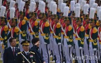[포토] 국군의날 열병식에서 거수경례하는 朴대통령