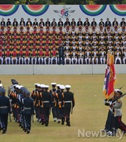 [포토] 국군의날, 의장대는 퇴장도 칼같이