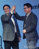 [포토] 다음카카오 출범, 손잡은 '최세훈-이석우' 공동대표