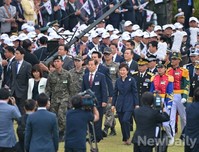 [포토] 건군66주년 기념행사에 입장하는 박근혜 대통령