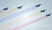 [포토] 국군의날 기념비행하는 F-5E