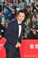 [부산국제영화제] 여유있게 레드카펫 입장하는 김남길